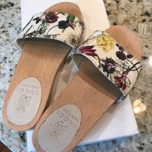 Gucci girls sandal